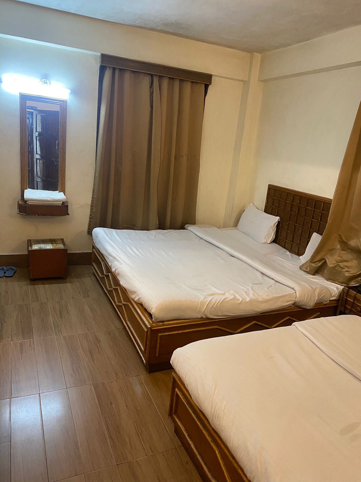 Family suite with multiple beds at Hotel Woodland Shimla