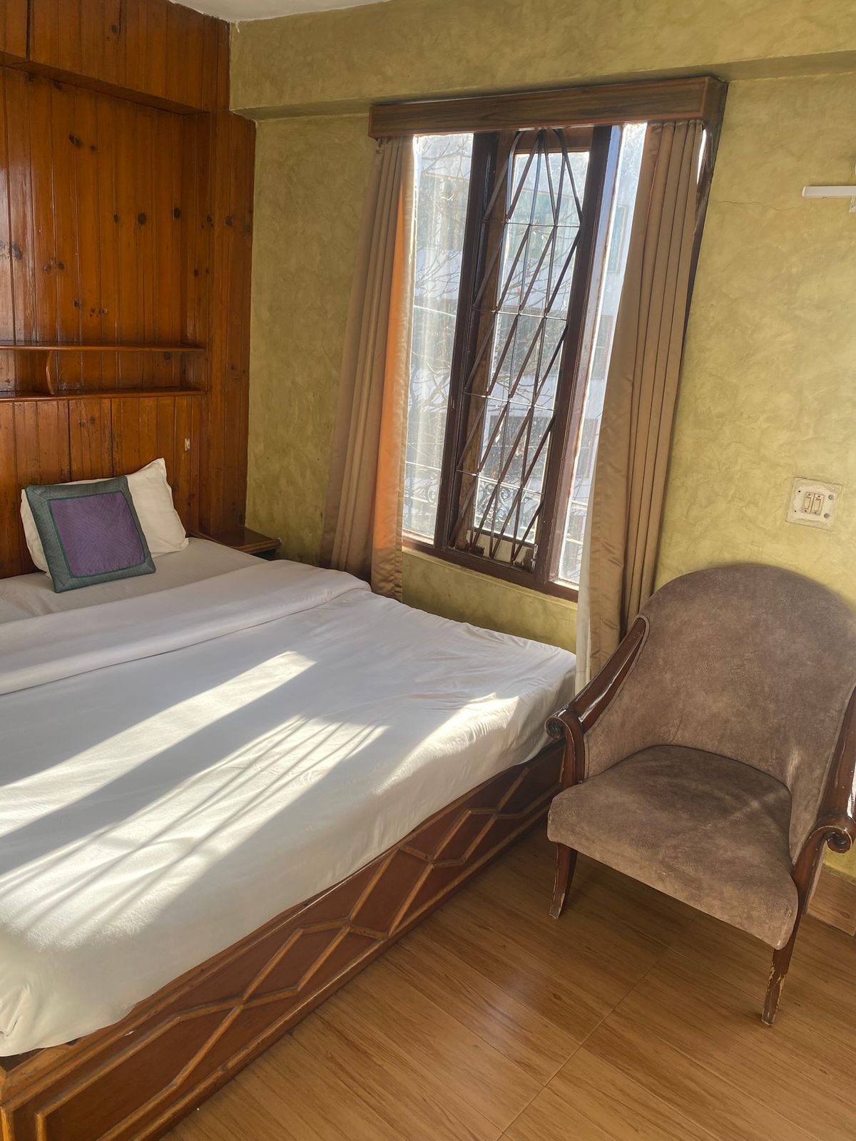 Room interior view 7