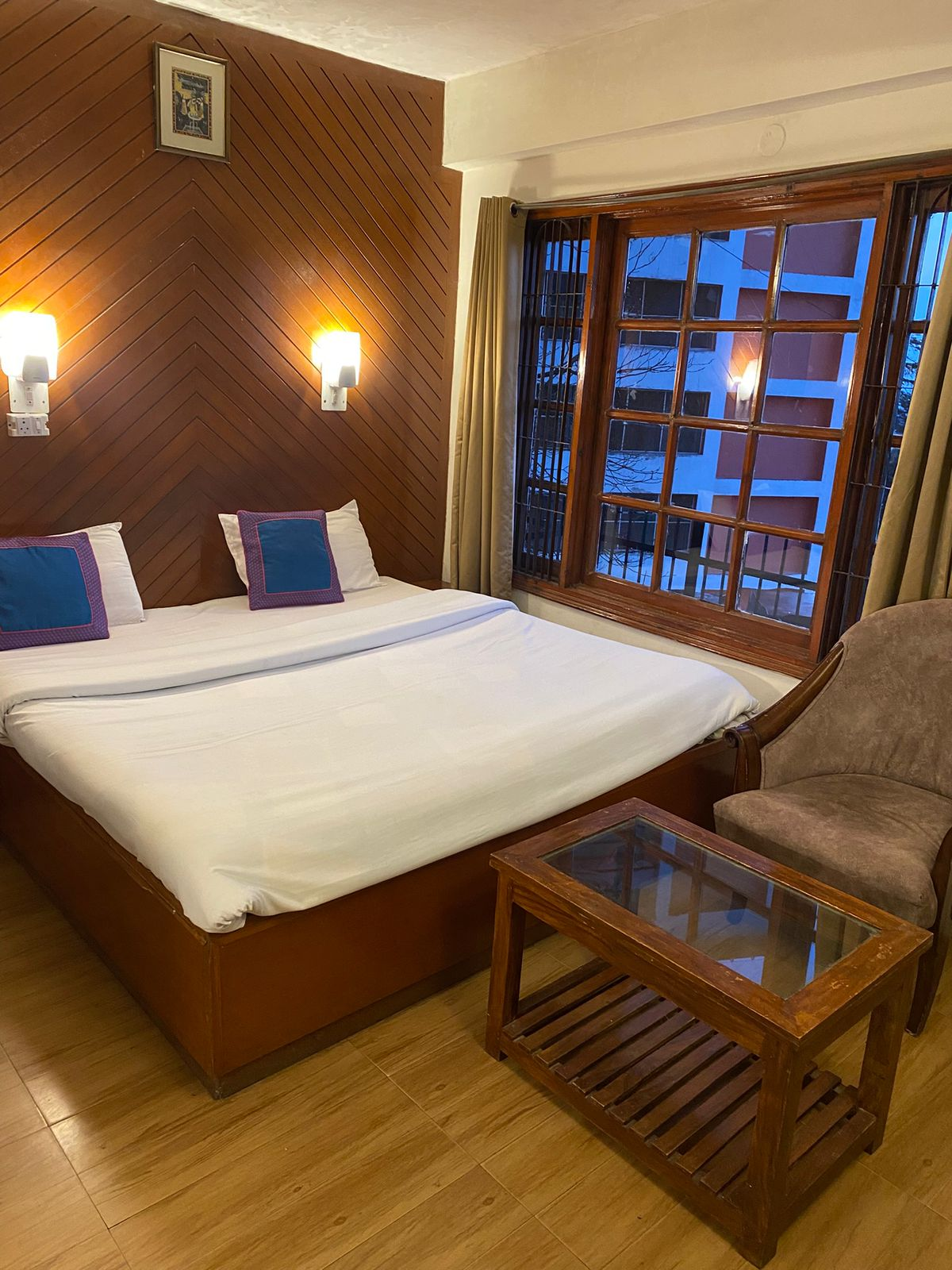 Super Deluxe room with king bed at Hotel Woodland Shimla